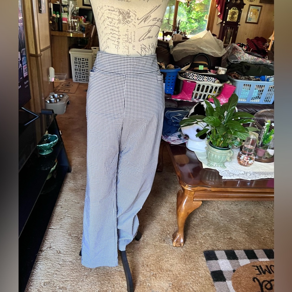 NWT Kim Rogers pull on straight pants with tummy control size 16 short.